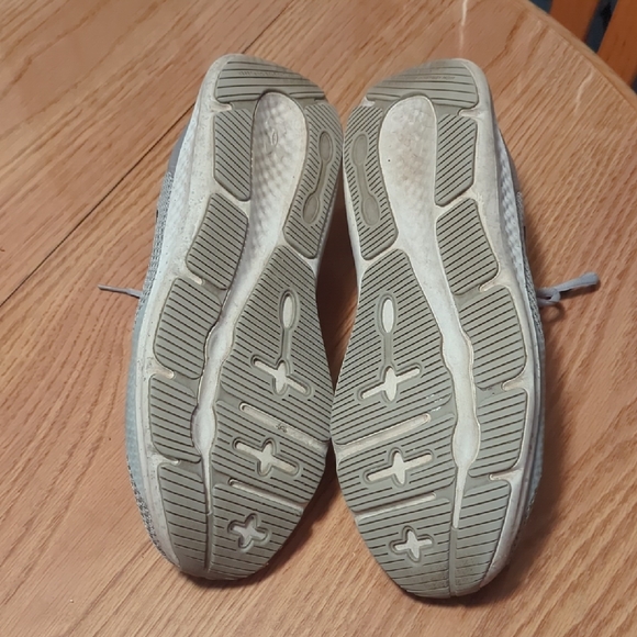 Under Armour Gray Athletic Shoes main image 3
